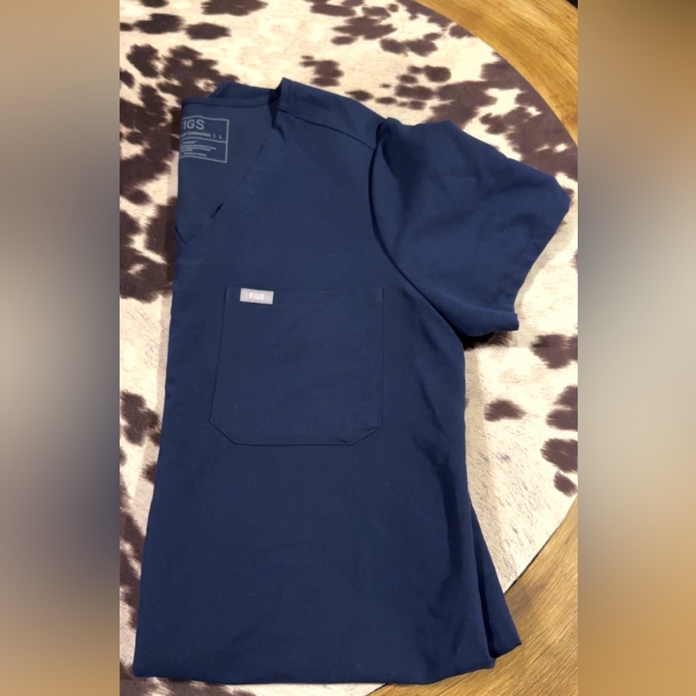 Figs scrub top